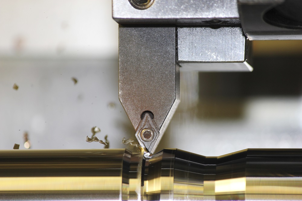 Drilling, Milling, Turning and Tapping in Stainless Steel Chipbreaker FM2_Turning_Action_1 HQ