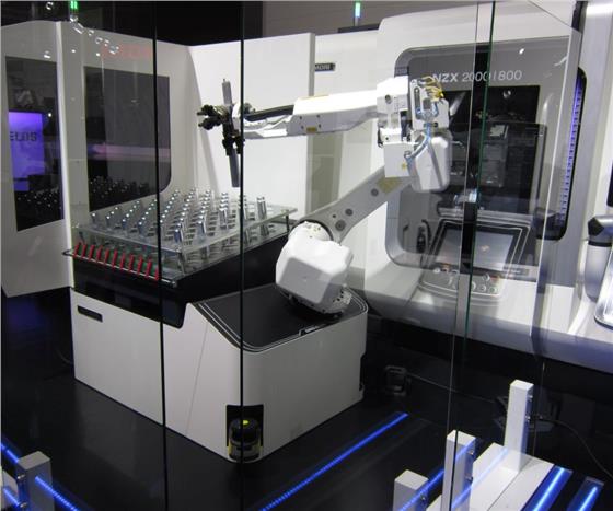 Machine-Tending Robot Hits on Three Automation Trends machinetendingroboticsystem_1