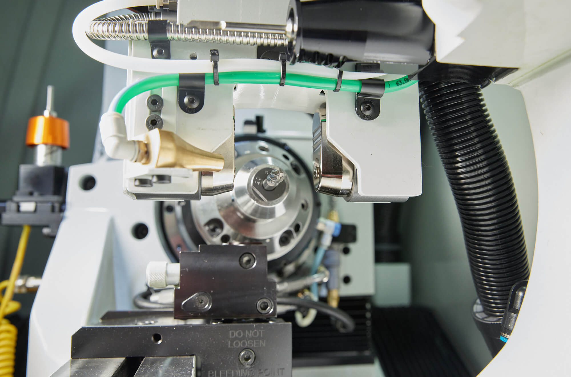 ANCA is Set to Unveil a Remarkable New Machine Capable of Producing the Highest accuracy and Quality Cutting Tools in the World at IMTS 2022 LaserUltra measures the tool (1)