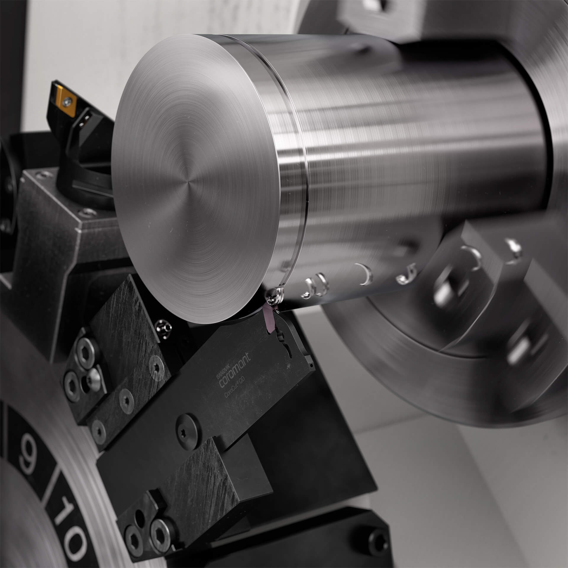 Advanced Parting at a 90-Degree Angle Sandvik-Coromant_CoroCut-QDY_IMAGE1 (1)